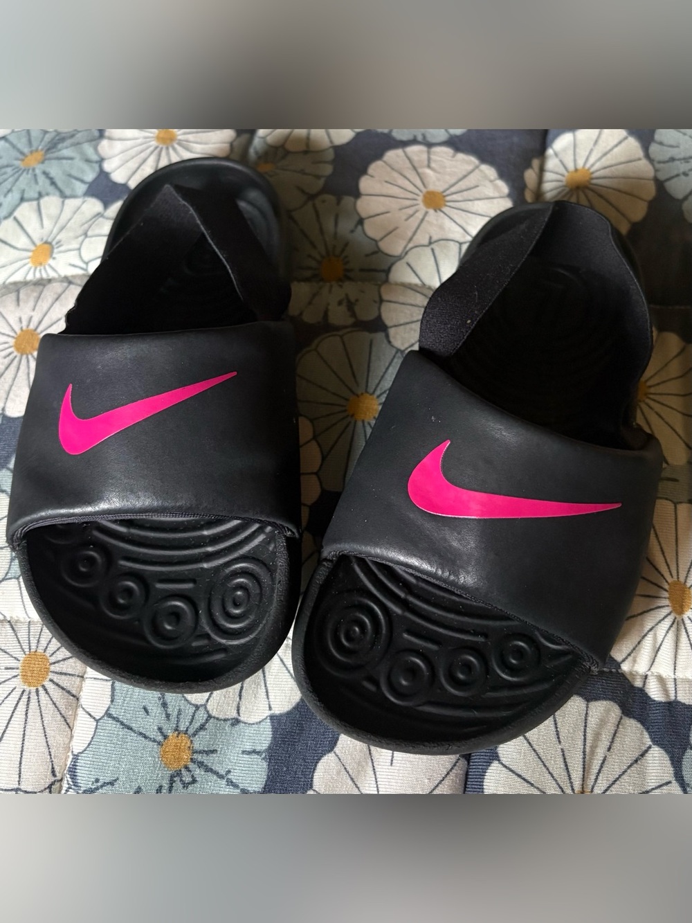 Nike toddler size 9c black slides with hot pink swoosh